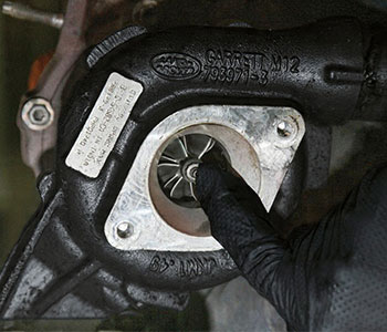 Land-Rover-2.2-Diesel-Engine-Turbo-Failure-&-Oil-Seal-Repair-4
