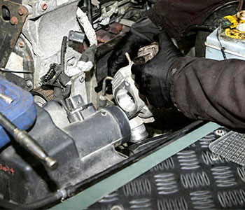 Land-Rover-2.2-Diesel-Engine-Turbo-Failure-&-Oil-Seal-Repair-5